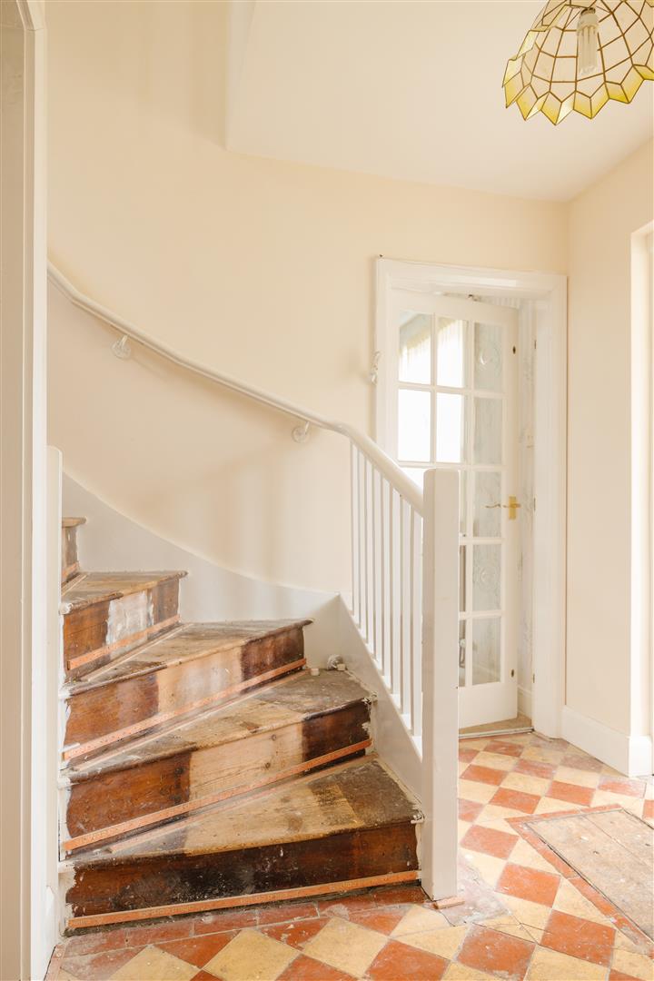 Old Common, Minchinhampton. Ford Loveday Estate Agency